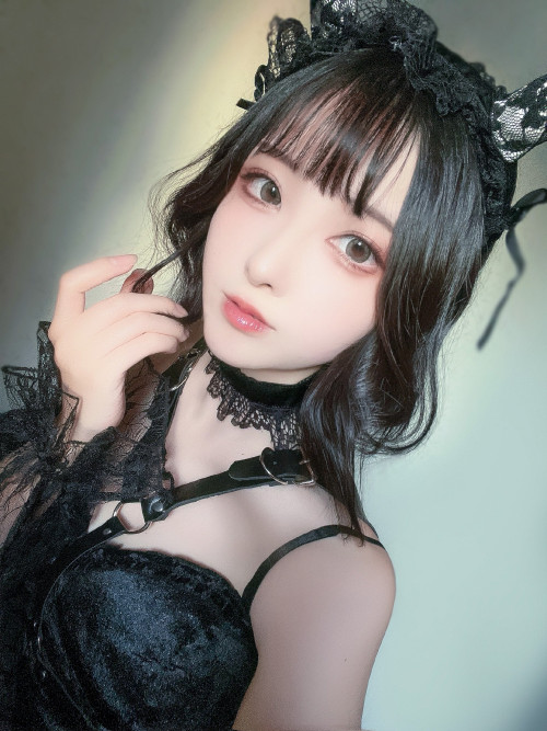 FfgCKm9VsAAwIEob108ca0b431e3f4a.jpg